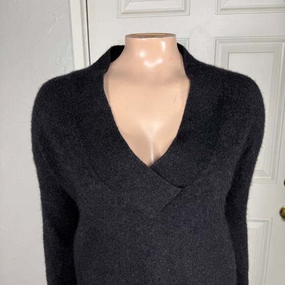 Halogen Women's sweater XS Cashmere Pullover Gray V neck Long sleeve J3-30 - Picture 2 of 7